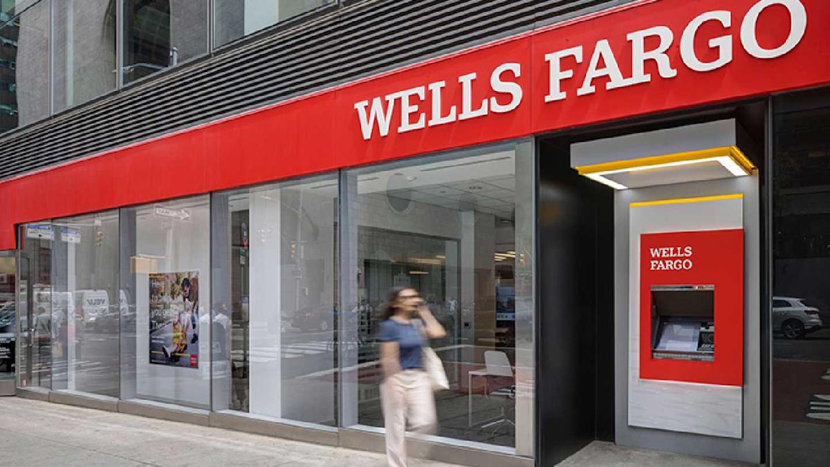 Wells Fargo indicates additional job reductions and AI implementation in 2026, according to a report.