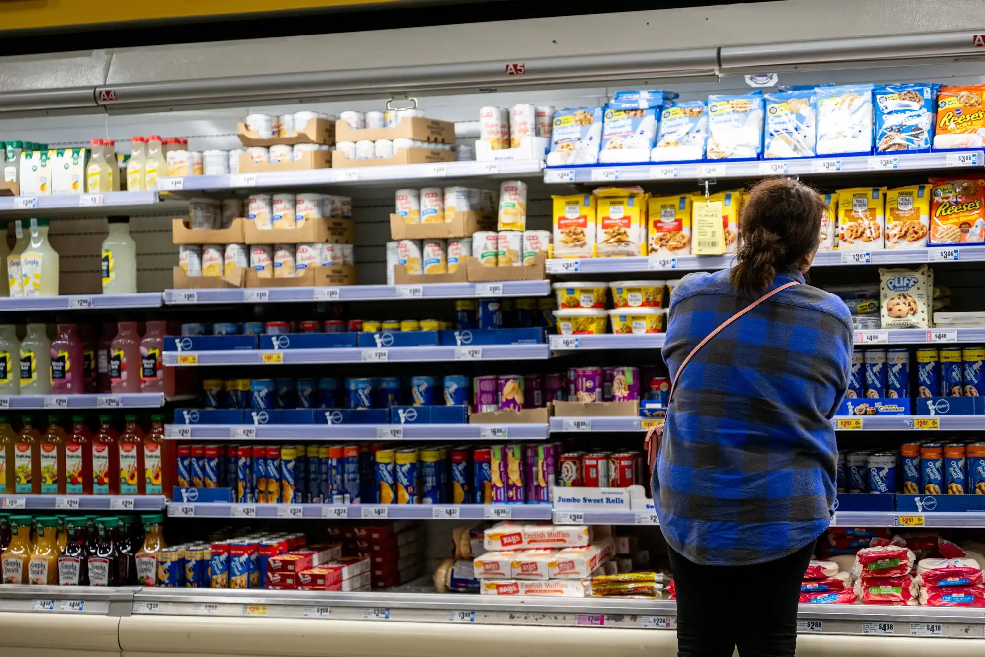 Why don’t supermarkets impose fees for credit card use?