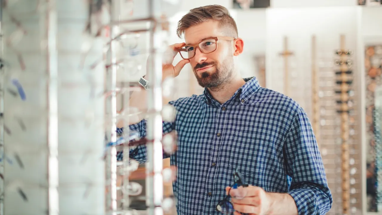 Year-end discounts at GlassesUSA: Save up to 50% on designer frames from Versace, Tory Burch, and others