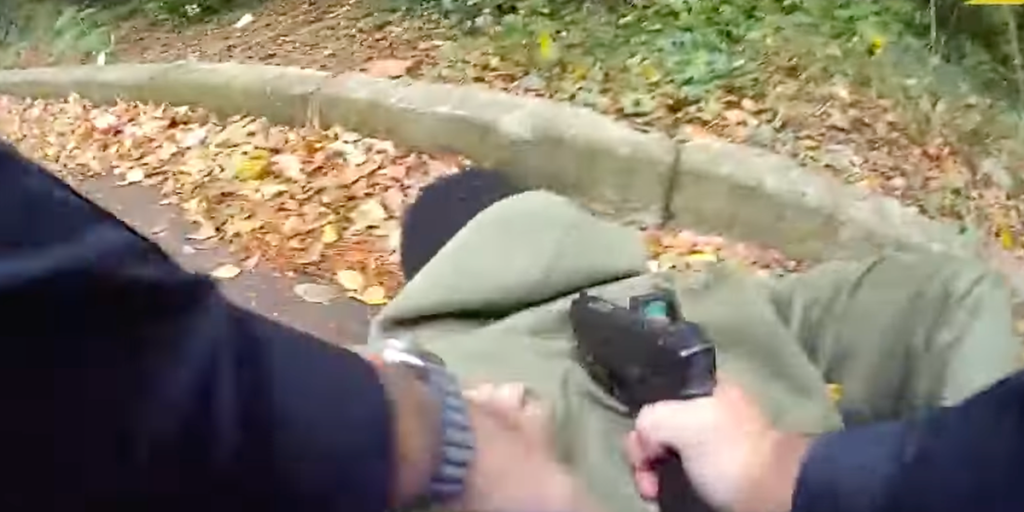 "You really messed up, kid" Officer taunts after apprehending murder suspect with converted automatic handgun