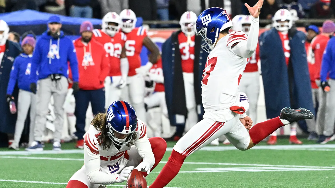 Younghoe Koo fails to kick field goal after not making contact with the ball in wild first half against the Giants.
