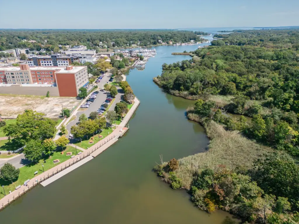 10,000 gallons of untreated sewage flow into LI river, but health officials say there's nothing to worry about: 'No smell, no odor'