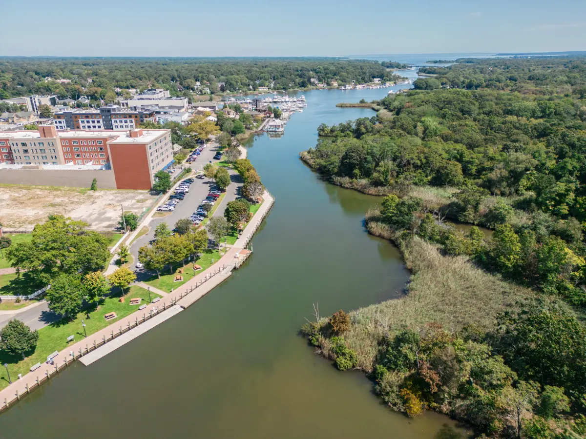 10,000 gallons of untreated sewage flow into LI river, but health officials say there's nothing to worry about: 'No smell, no odor'