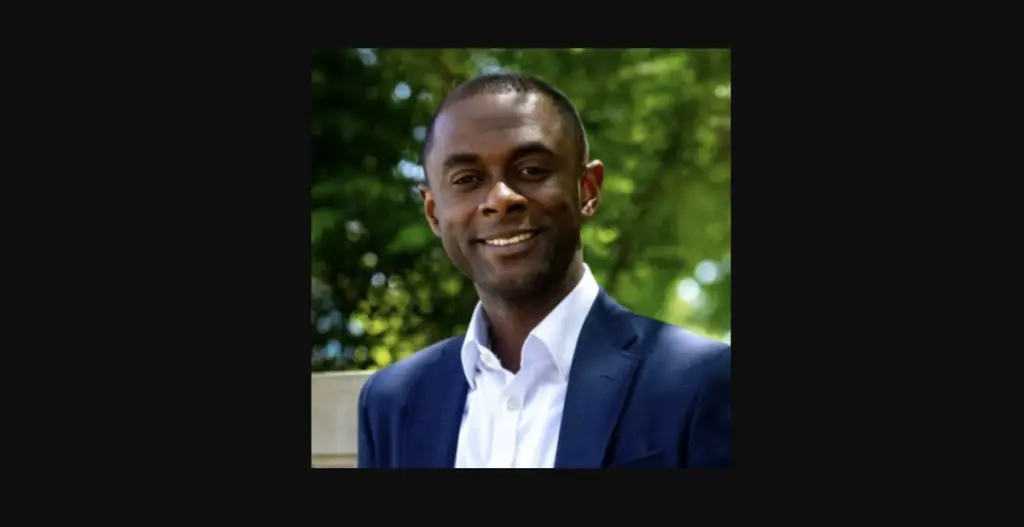 36-year-old Bank of America employee with one leg works until 2am