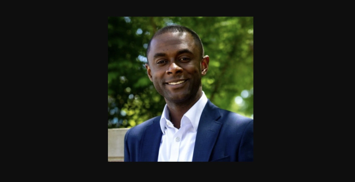 36-year-old Bank of America employee with one leg works until 2am