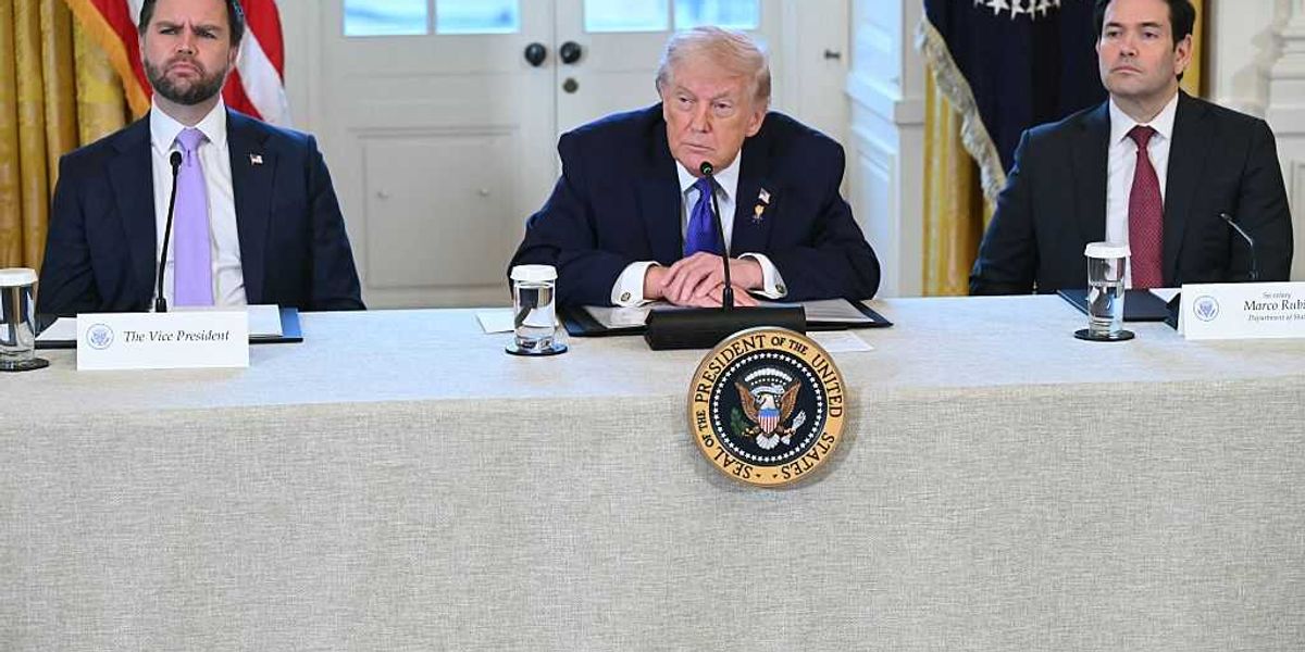 Accusations of selective editing aimed at creating a false divide between Trump and Vance regarding Iran