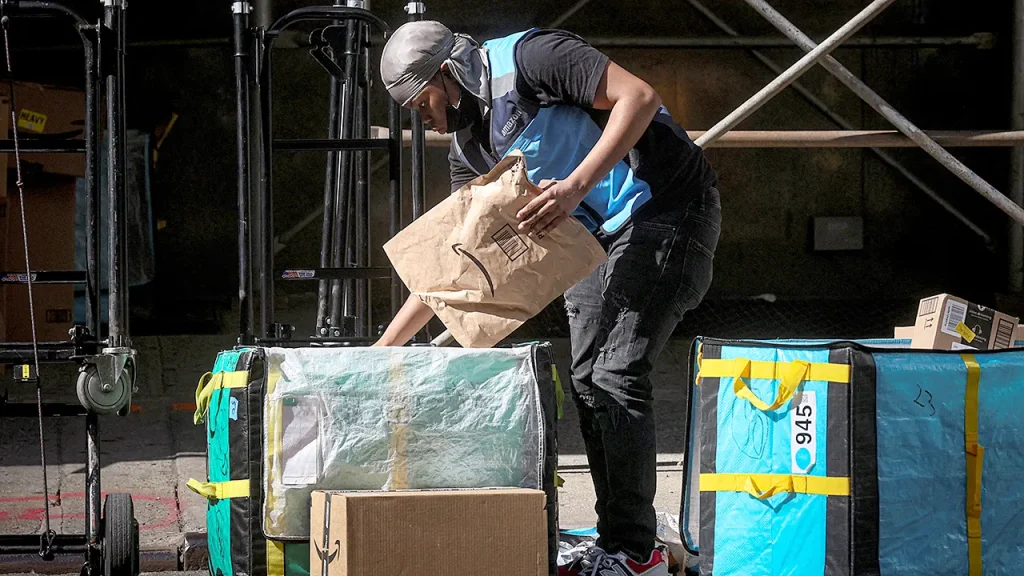 Amazon reduces 16,000 positions while aiming to grow in AI.