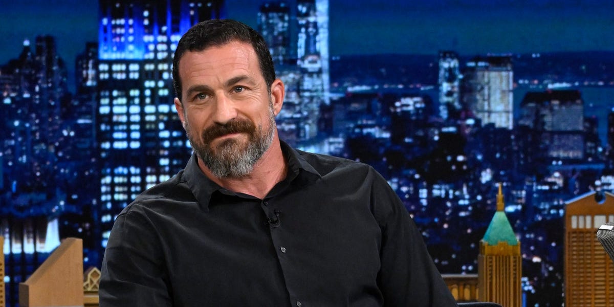 Andrew Huberman insists on this morning routine to enhance his well-being