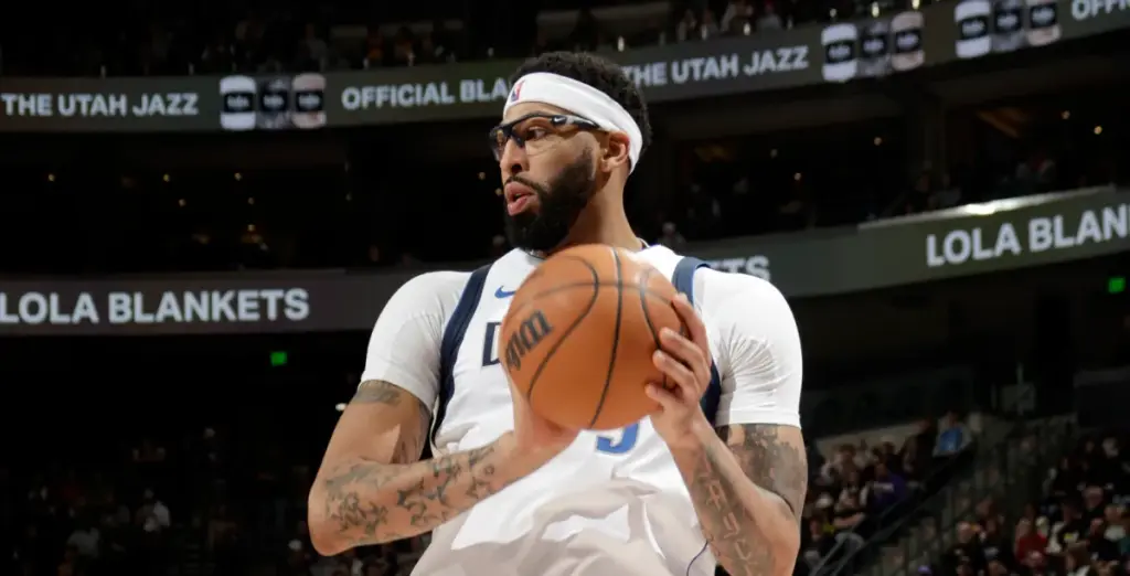 Anthony Davis' injury might turn out to be a hidden advantage for the Mavs.