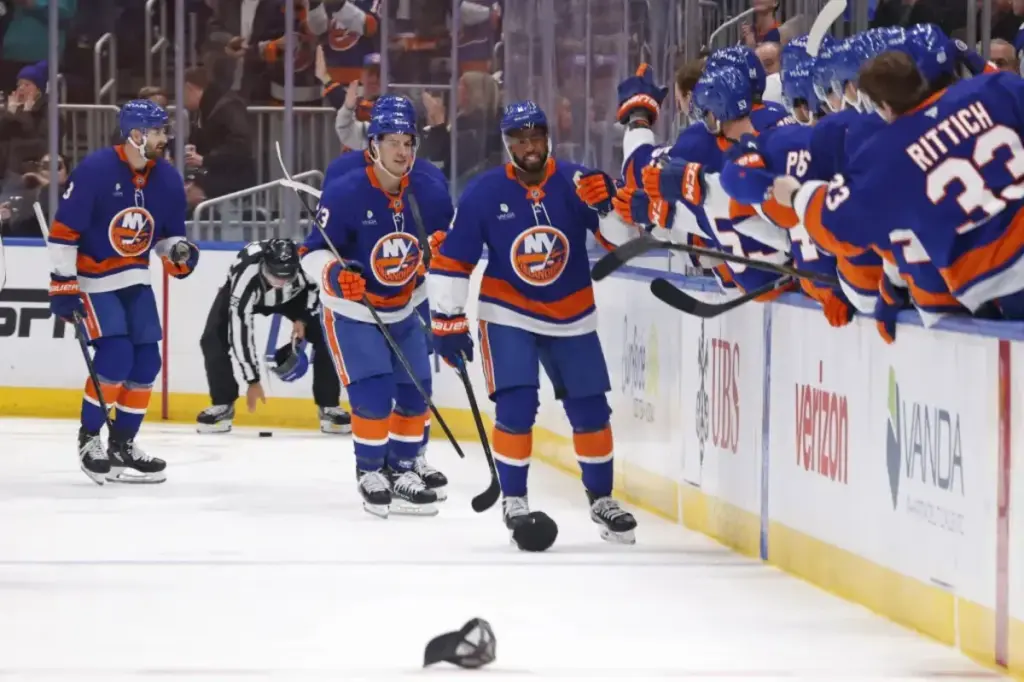Anthony Duclair nets three goals in Islanders' rout of Devils