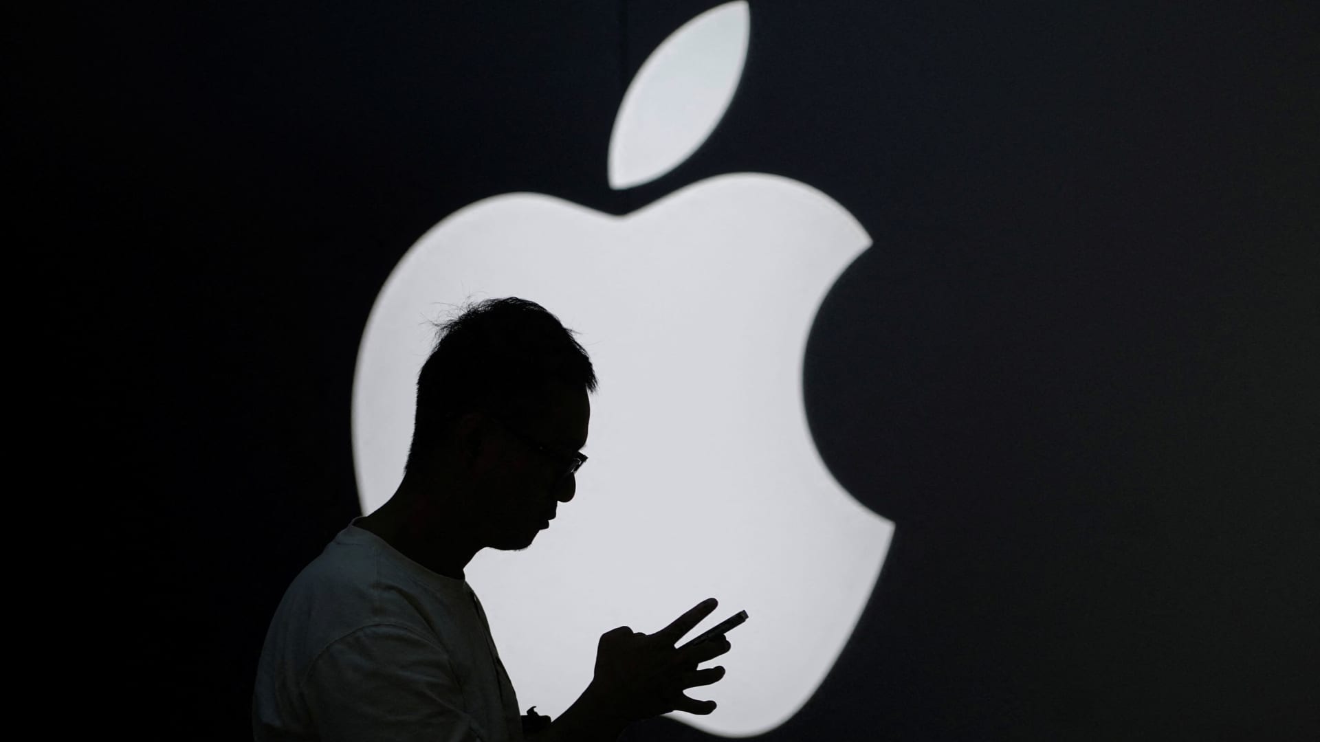 Apple stock could stay stable after earnings. Here's how to use options to still make money.
