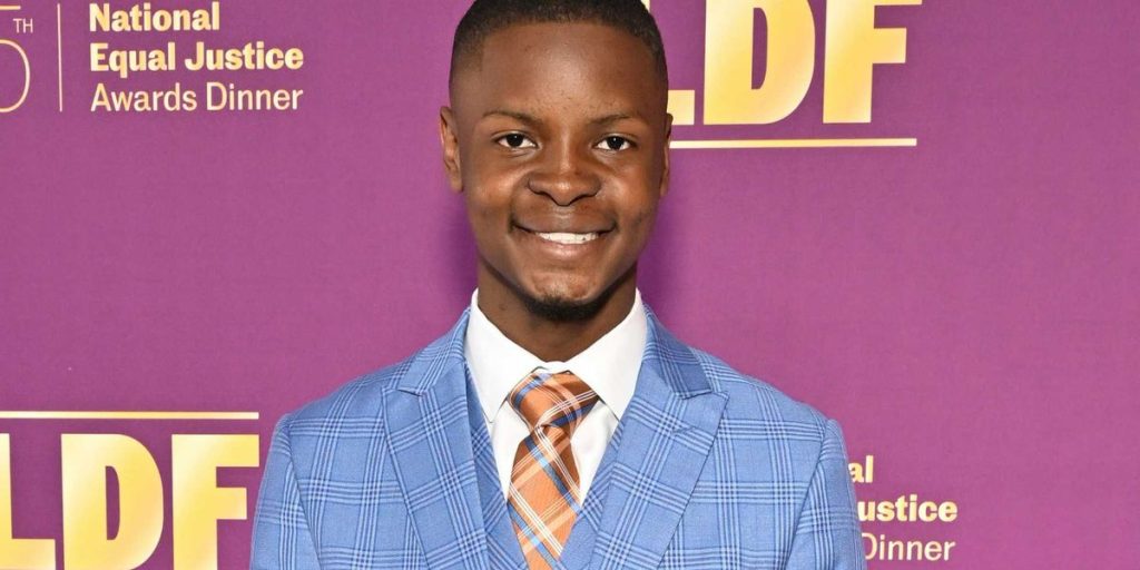 Arkansas mayor recognized as the youngest black mayor faces allegations of inappropriate Snapchat messages with a 14-year-old boy.