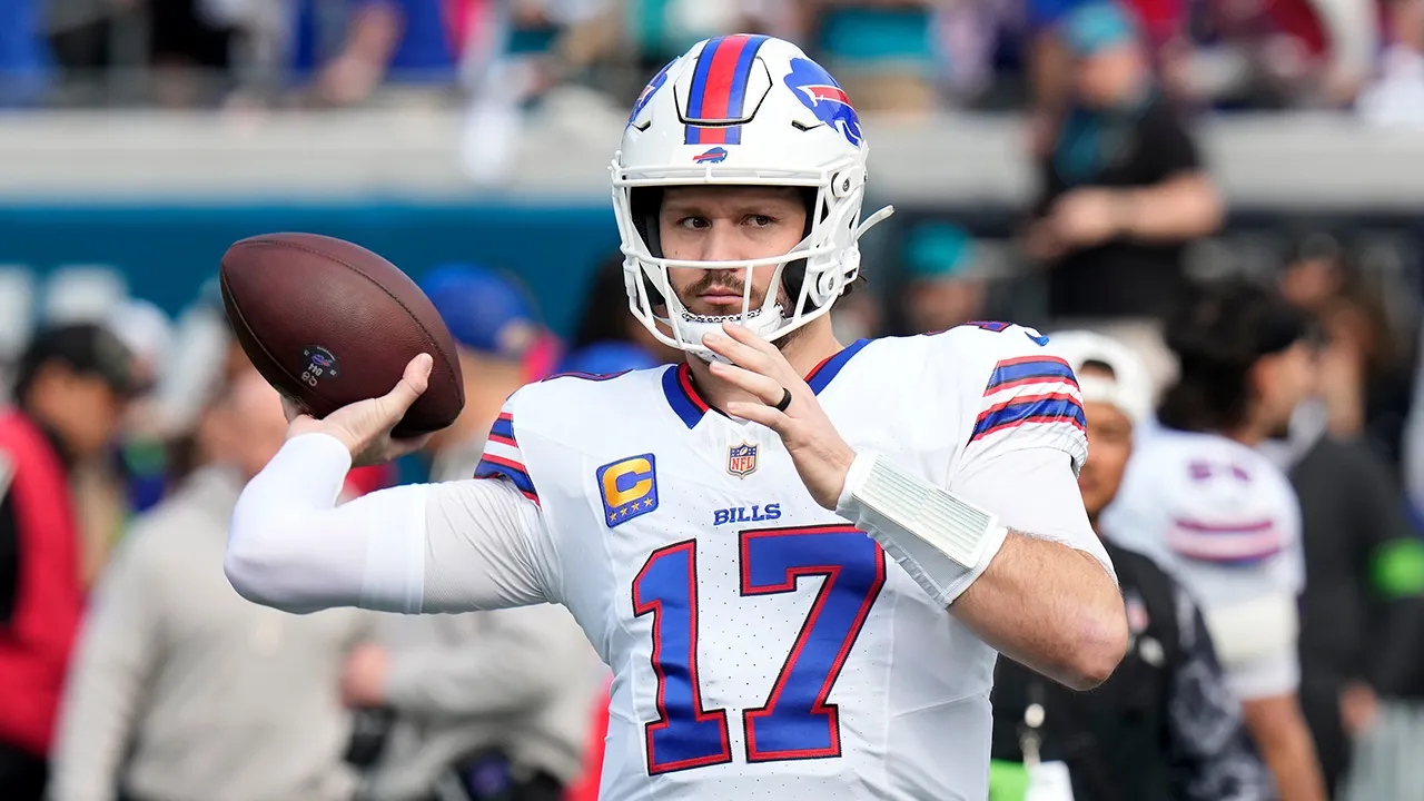 Bills' Josh Allen responds to Hailee Steinfeld's popular photo with the Broncos