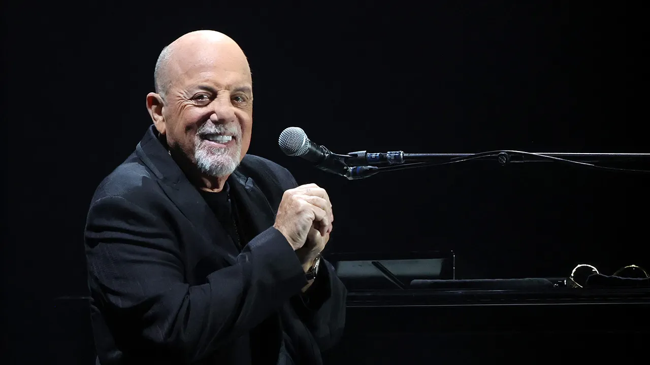 Billy Joel surprises with a performance following brain condition diagnosis