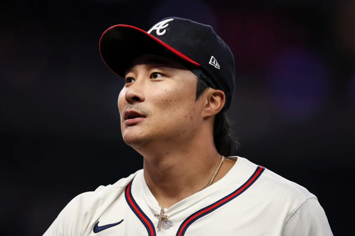 Braves' Ha-seong Kim out for a minimum of 4 months following a fall on ice.