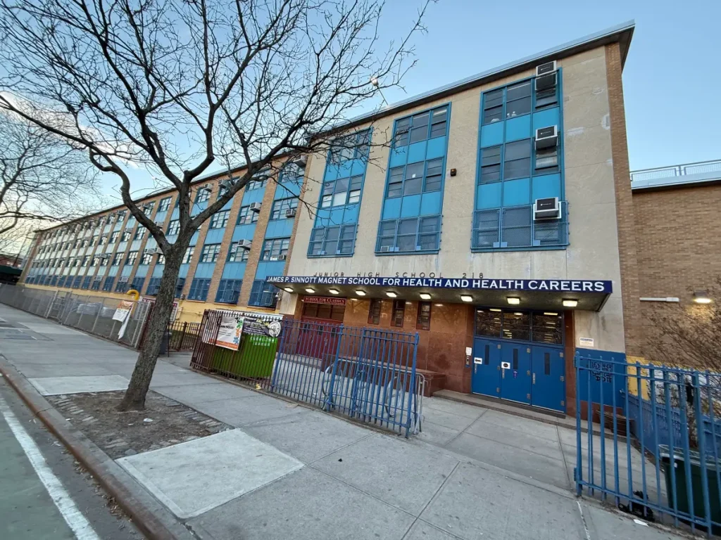 Brooklyn teacher showed explicit photos to three teenage girls: investigation