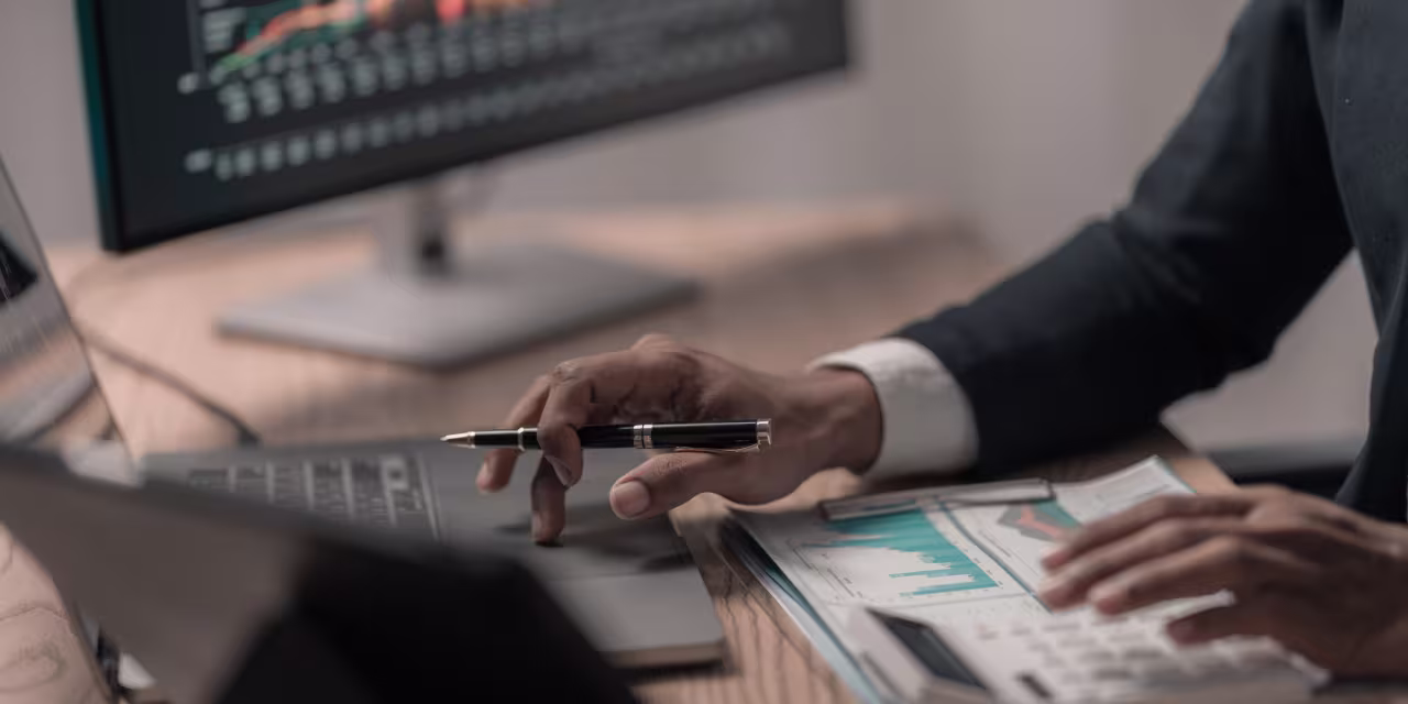 Change my mind. I believe having a collection of ETFs is more beneficial than hiring a financial adviser, as their fees can reduce your earnings. Do you disagree?