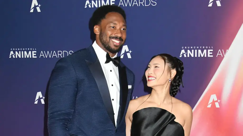 Chloe Kim cheers for her boyfriend Myles Garrett's NFL sack achievement