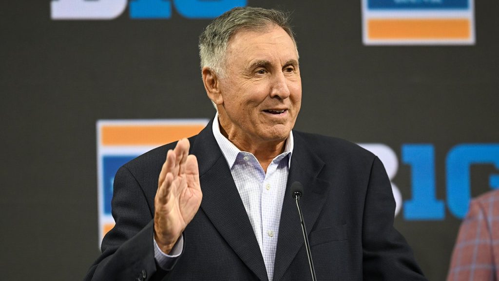 College football: Fans criticize CBS for interrupting Gary Danielson during his farewell