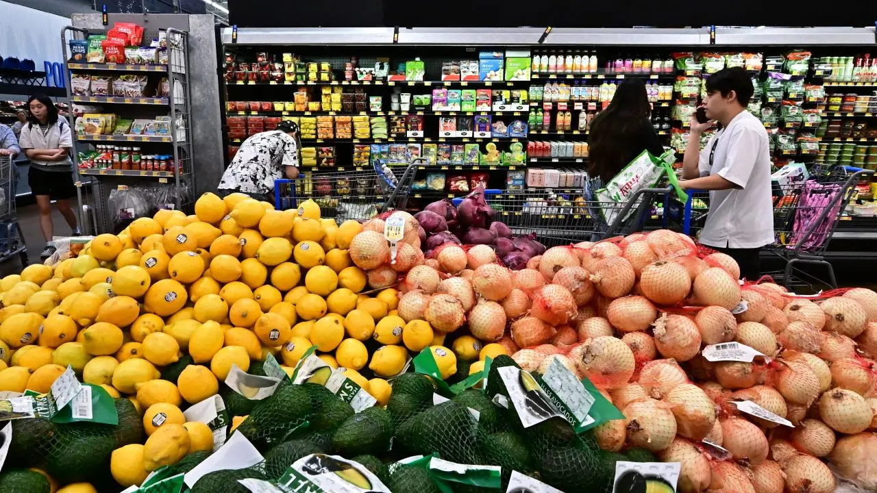 Consumer confidence falls to its lowest point since 2014 in January survey