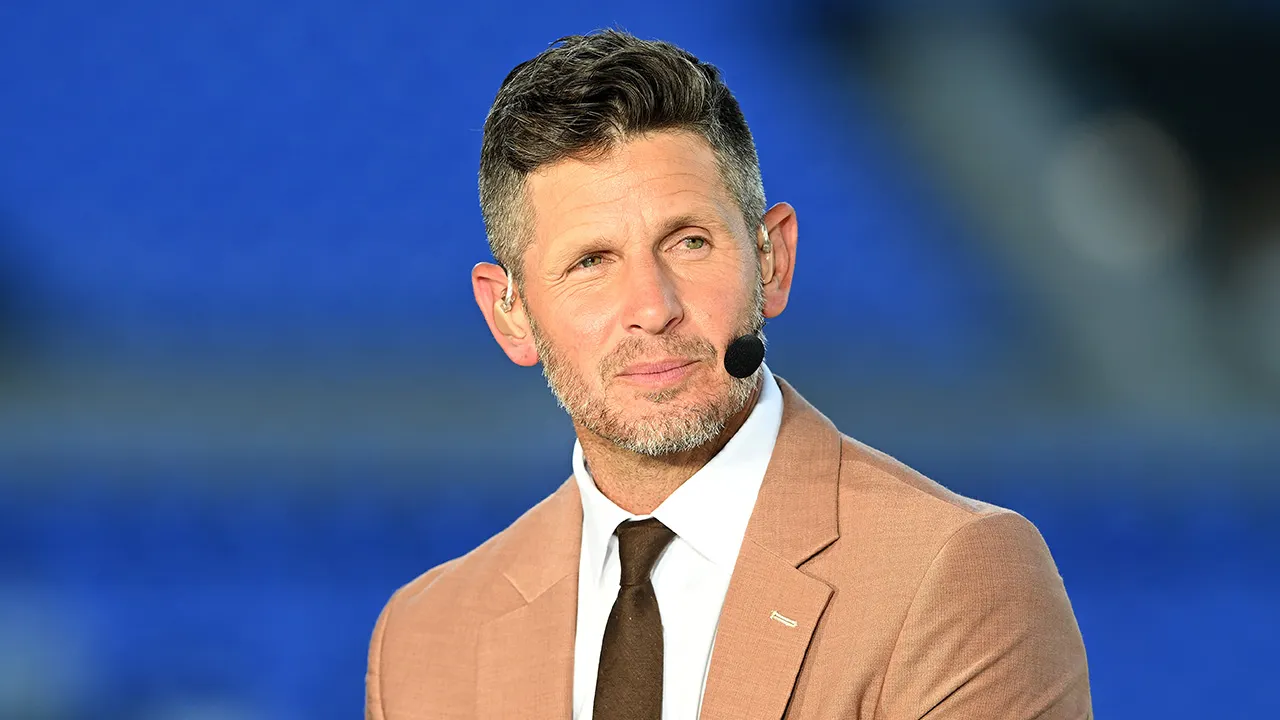 Dan Orlovsky calls on the Pro Football Hall of Fame to address the snubbing of Bill Belichick.