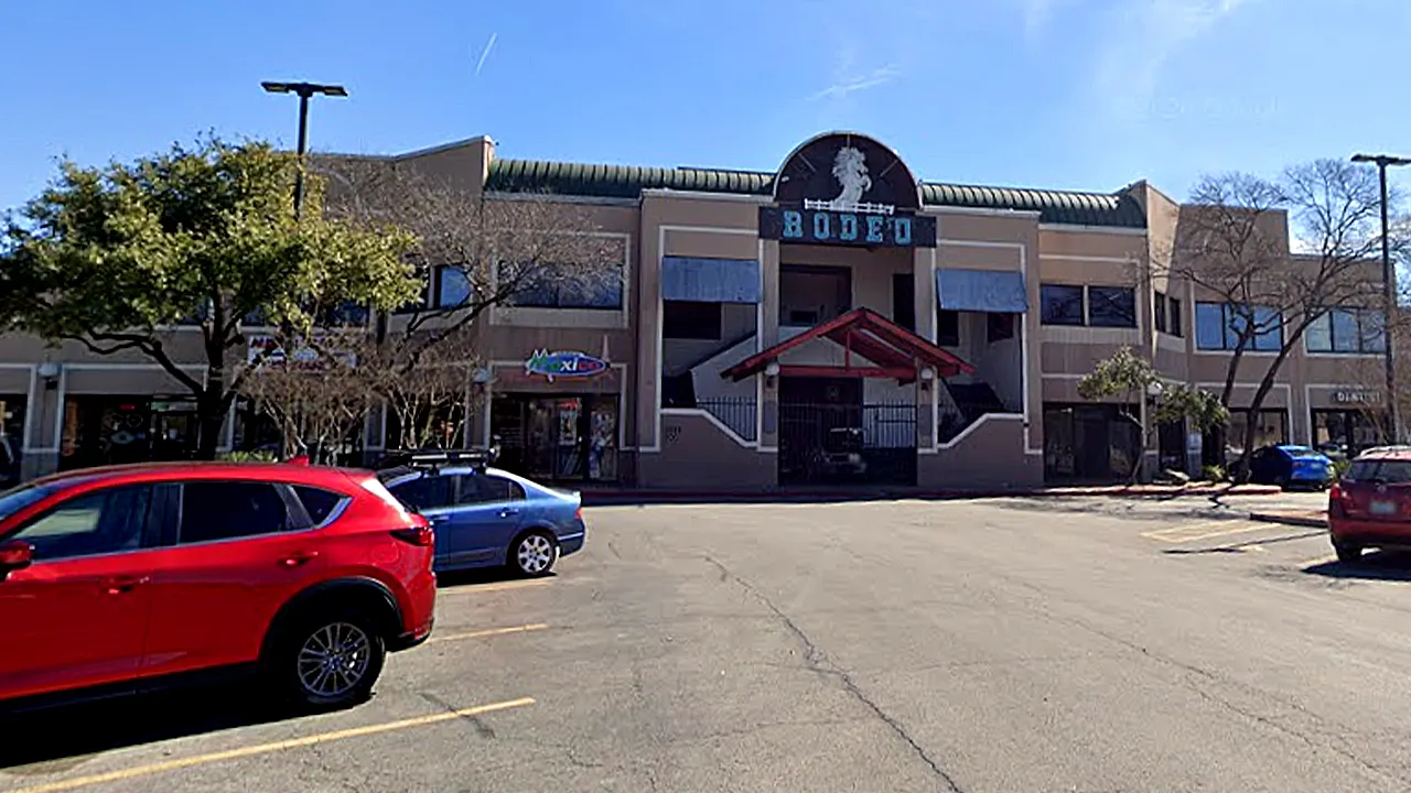 Deputy fatally shot at Texas nightclub, suspect on the run