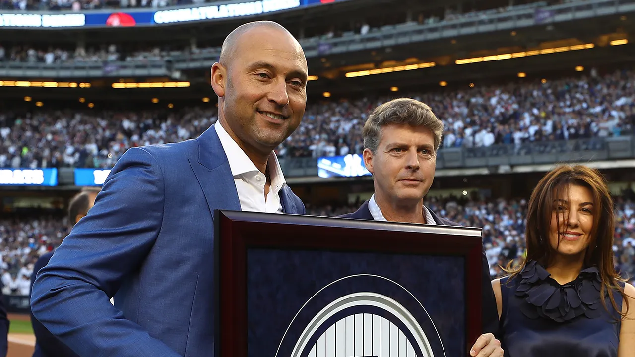 Derek Jeter supports Hal Steinbrenner as the Yankees stick with the same team