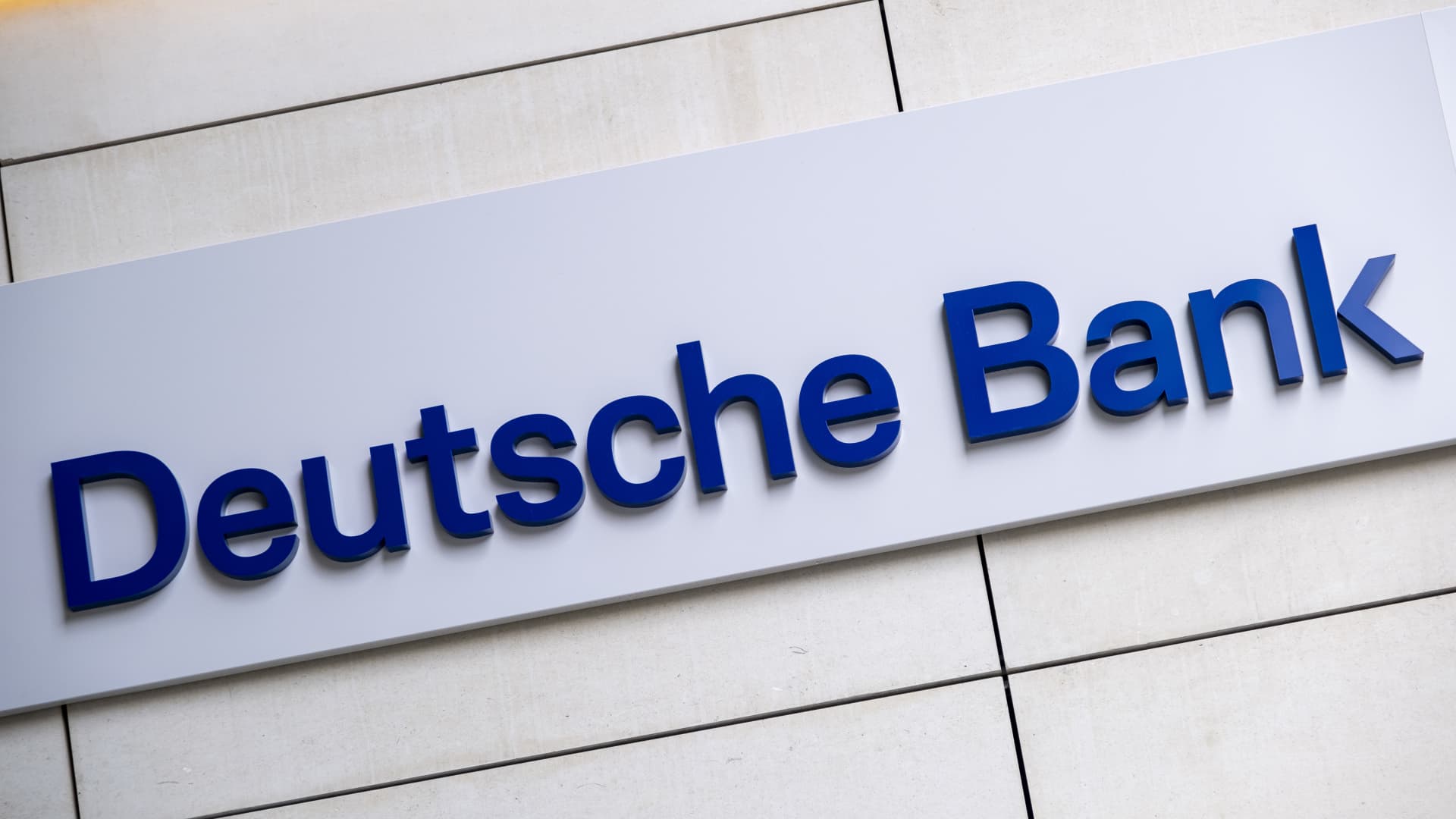 Deutsche Bank surpasses profit predictions in fourth-quarter results.