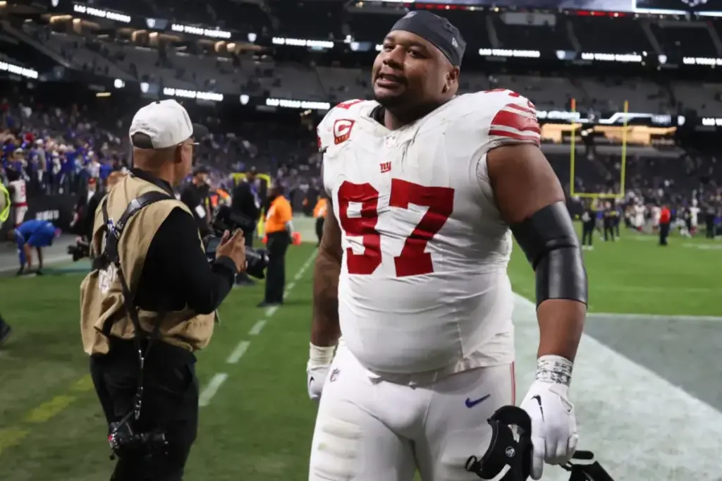 Dexter Lawrence is the newest addition to the Giants' Week 18 injury list.