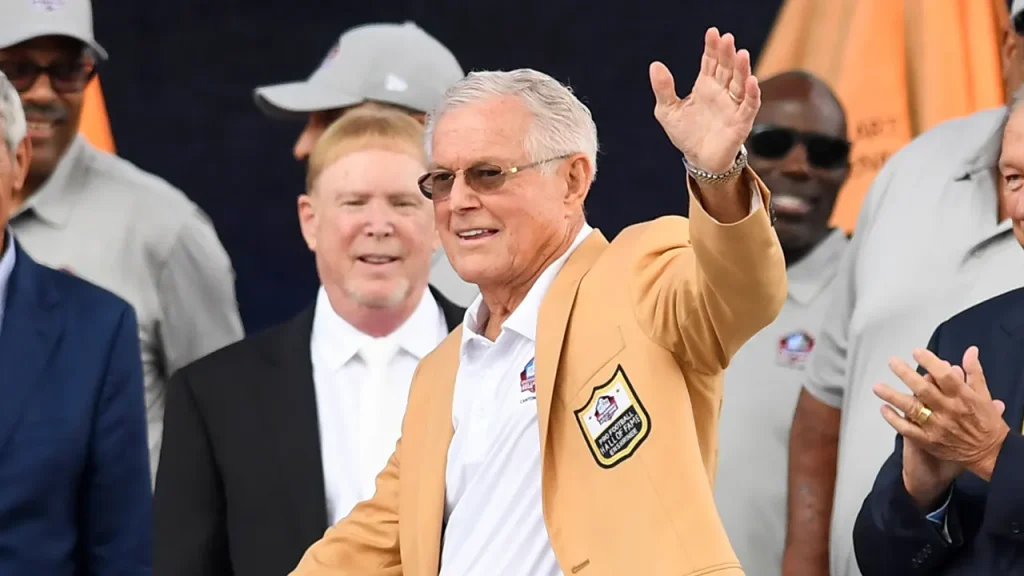 Dick Vermeil expresses feelings of guilt for being in the Hall of Fame without Bill Belichick.