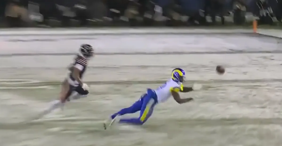 Did D.J. Moore quit on the Bears' last interception during the playoff defeat to the Rams?