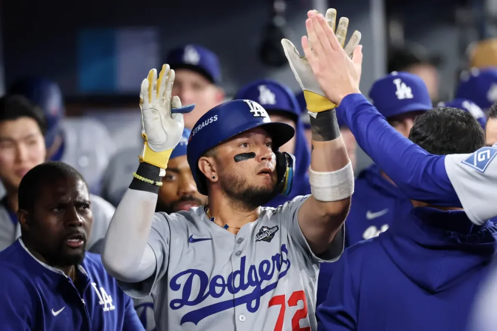 Dodgers' Miguel Rojas withdraws from WBC because of insurance problems