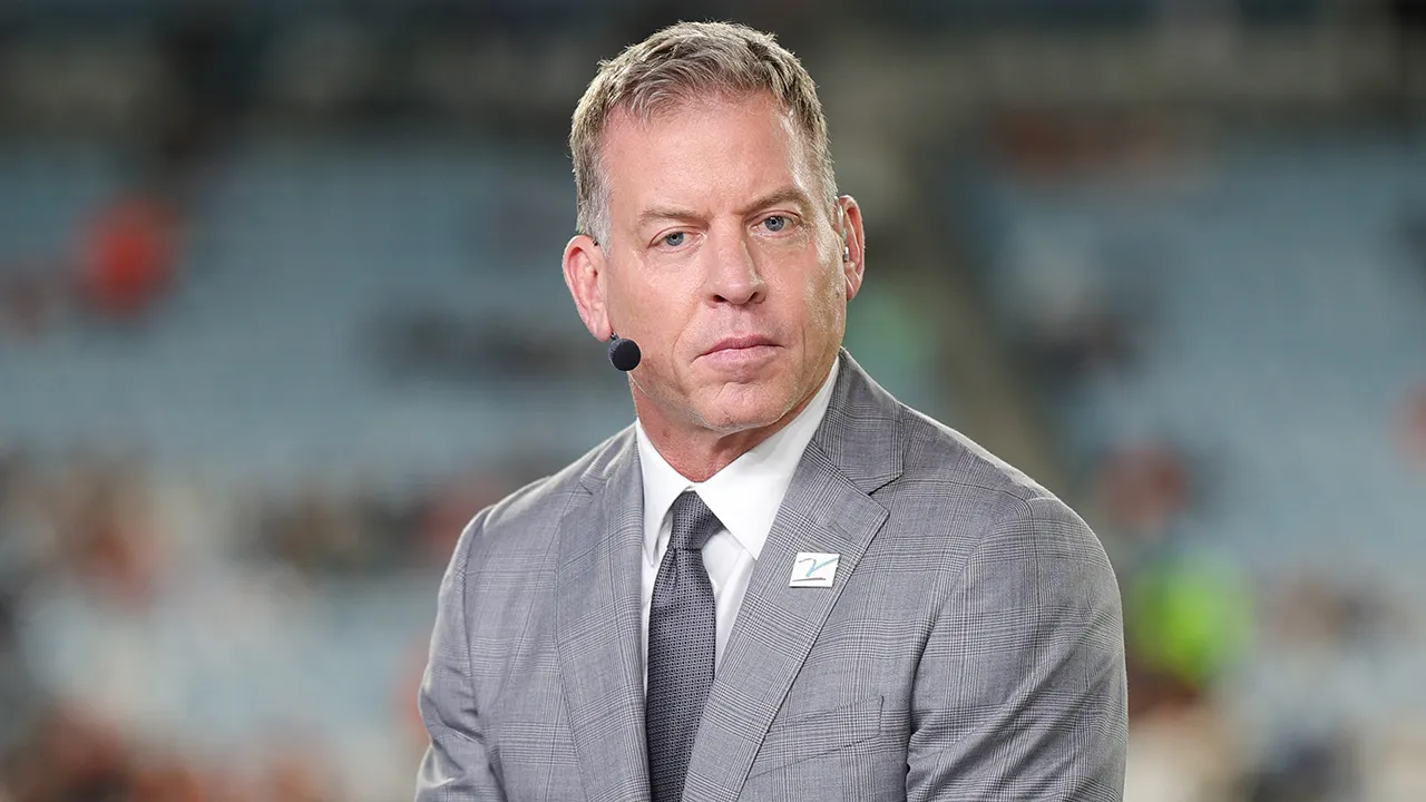 Dolphins hire Troy Aikman to assist in search for new GM, according to reports