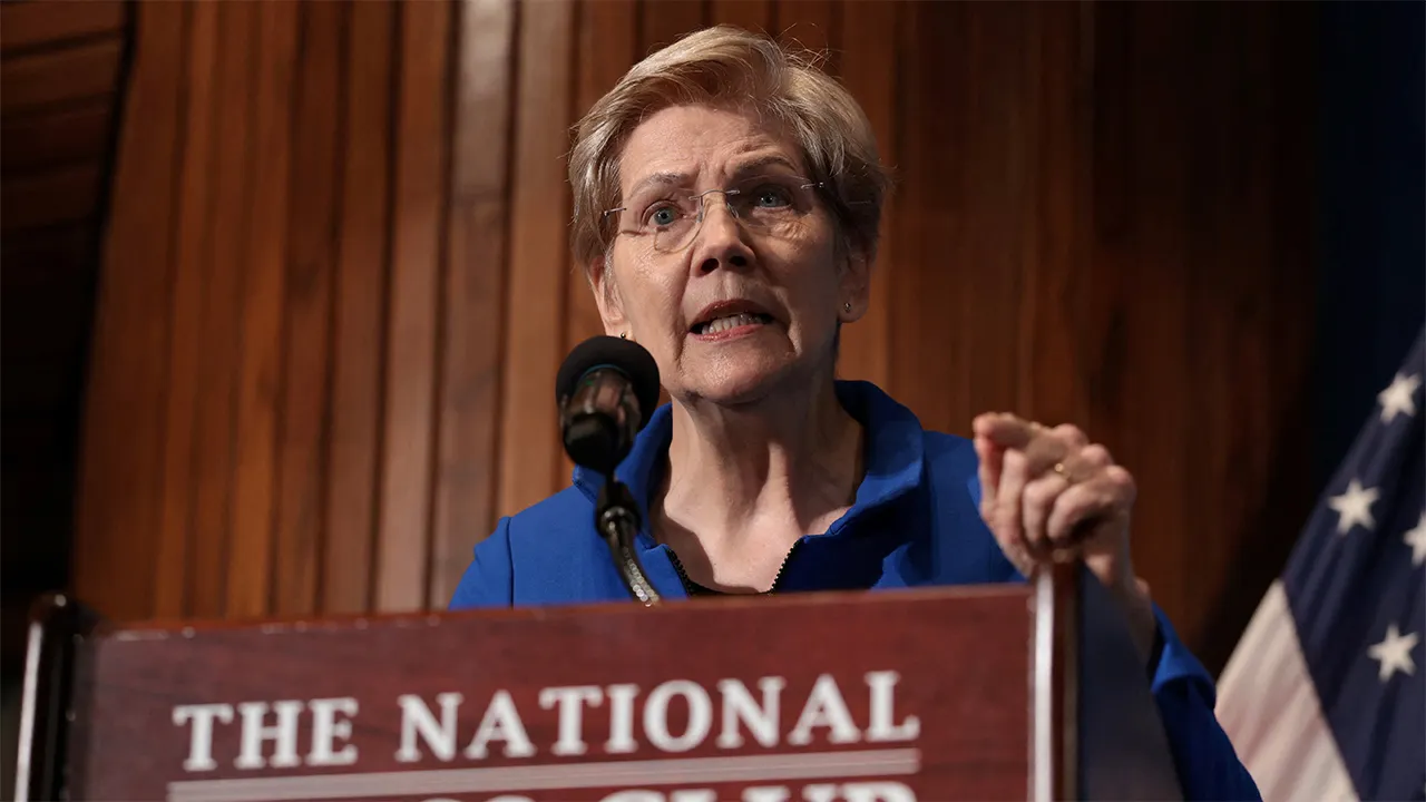 Elizabeth Warren cautions Democrats about pandering to affluent elites