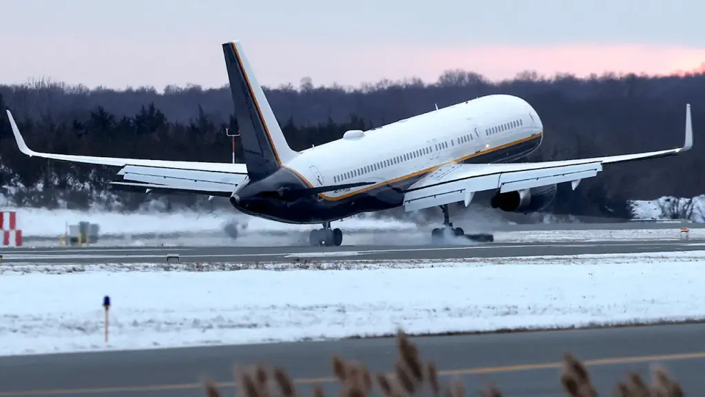 FAA warns against flying over Central and South America and the eastern Pacific.