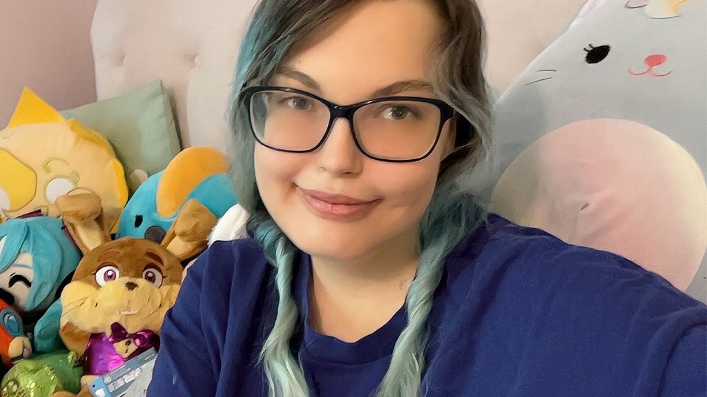 Fans honor the memory of beloved VTuber Illy who passed away from cystic fibrosis.