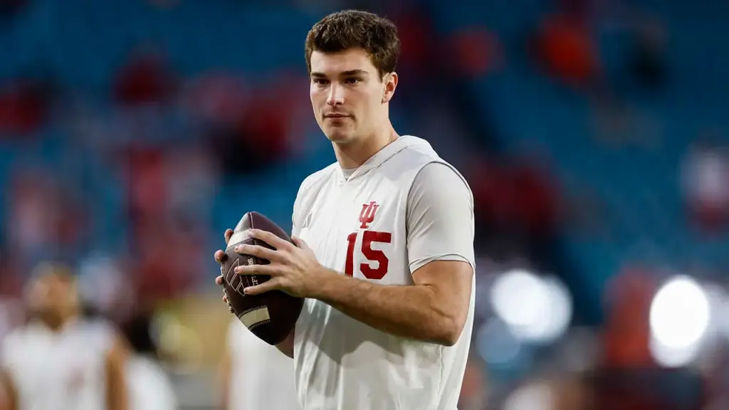 Fernando Mendoza from Indiana warns that dating may distract from football.