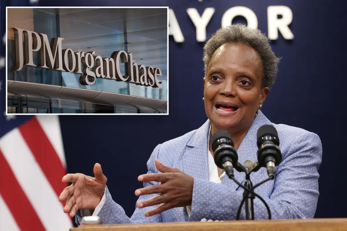 Former Chicago Mayor Lori Lightfoot facing lawsuit for $11,000 in credit card debt