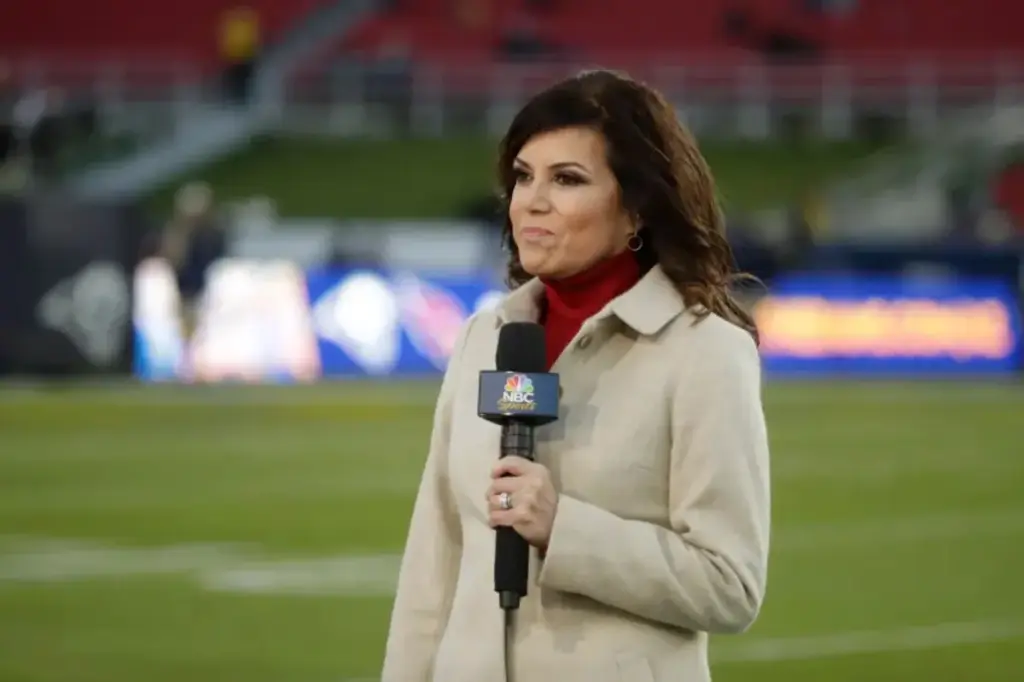 Former NFL sideline reporter Michele Tafoya submits documents to campaign for a Minnesota Senate position.