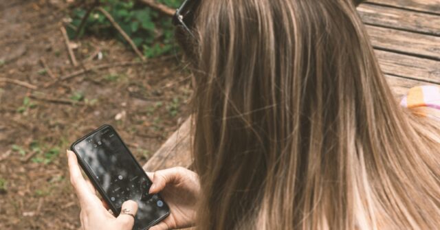 France Endorses Ban on Social Media for Children