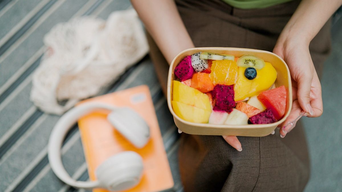 Fruits rich in Vitamin C consumed regularly enhance collagen production and skin renewal, according to research.