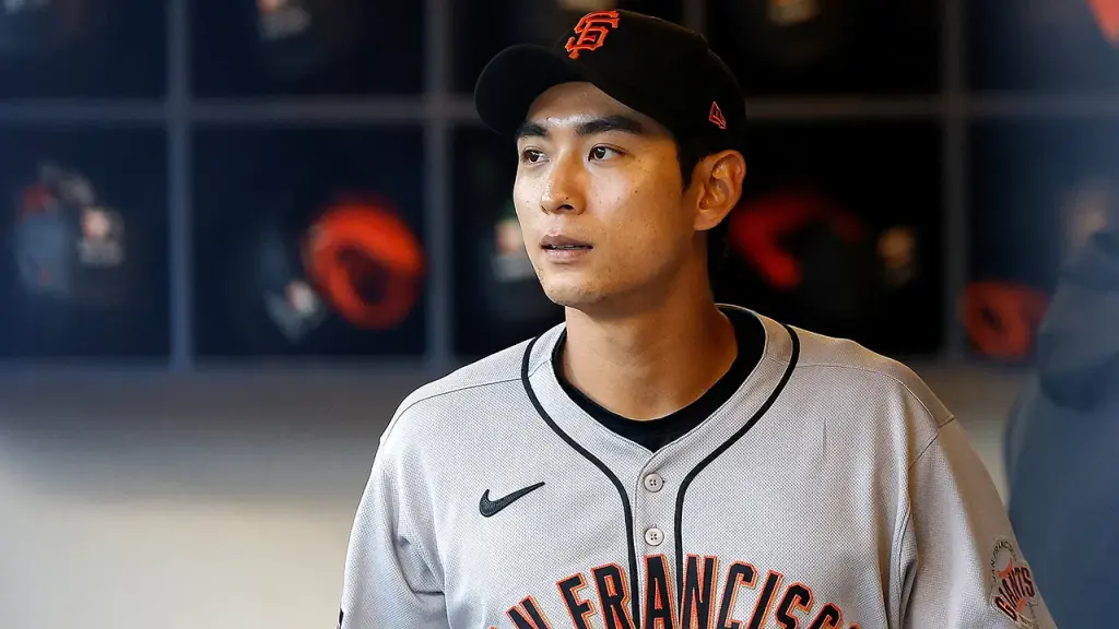 Giants outfielder Jung Hoo Lee held at LAX due to paperwork problem
