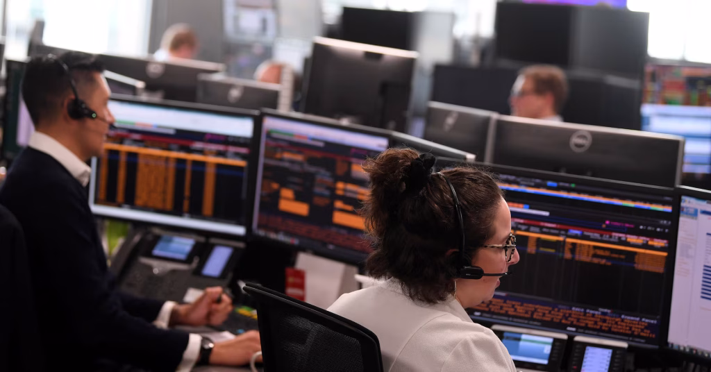 Global stocks reach new highs as earnings optimism balances trade concerns