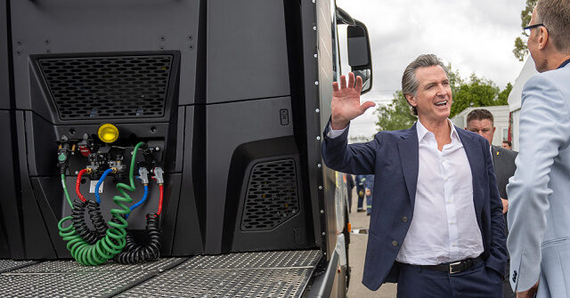 Governor Newsom Goes Against Transportation Secretary Duffy, Prolongs Licenses for Migrant Trucking