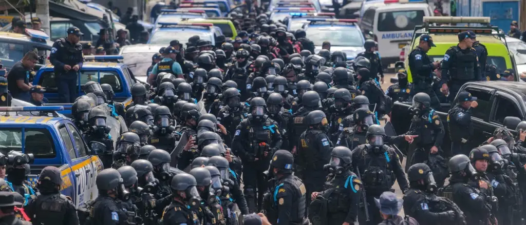 Guatemala Imposes Siege Following Prison Takeovers and Hostage Situations by Gangs
