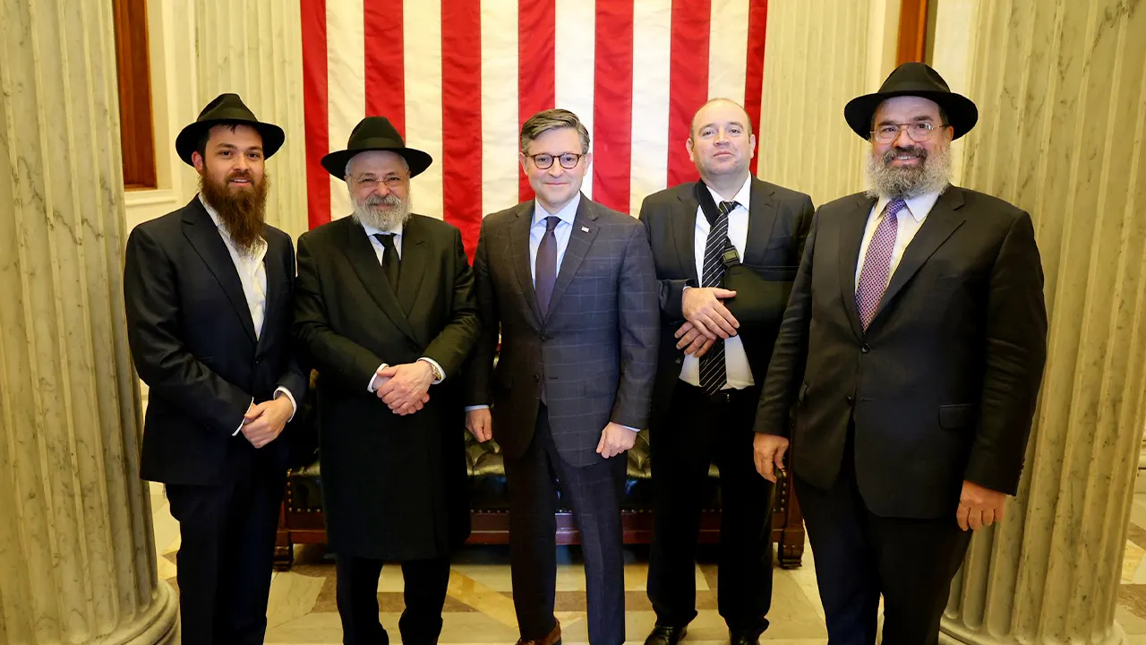 House Speaker Johnson meets Ahmed Al-Ahmed, the hero of the Sydney Hanukkah assault