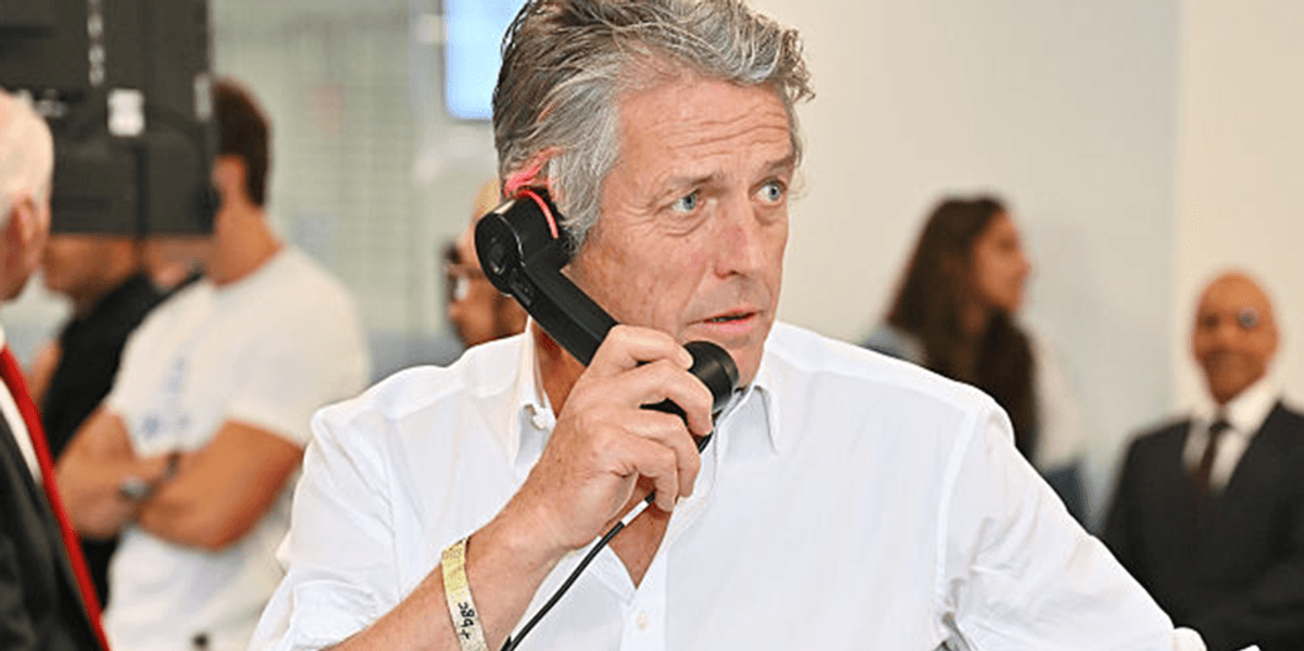 Hugh Grant harshly criticizes teachers who provide tablets to children: 'The last thing they need'