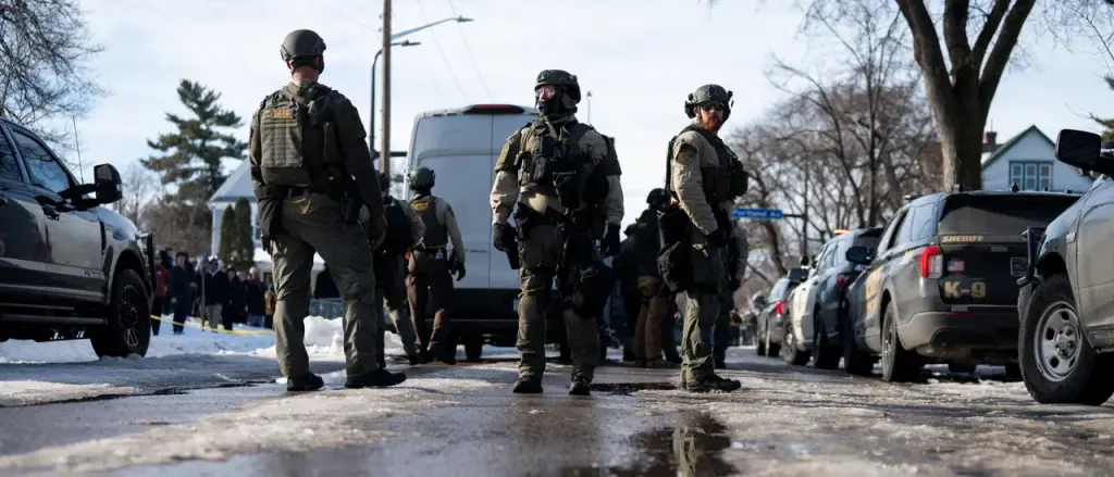 ICE Agent Involved in Minneapolis Shooting Allegedly in Hiding as Federal Officers Surround Home and Gather Belongings