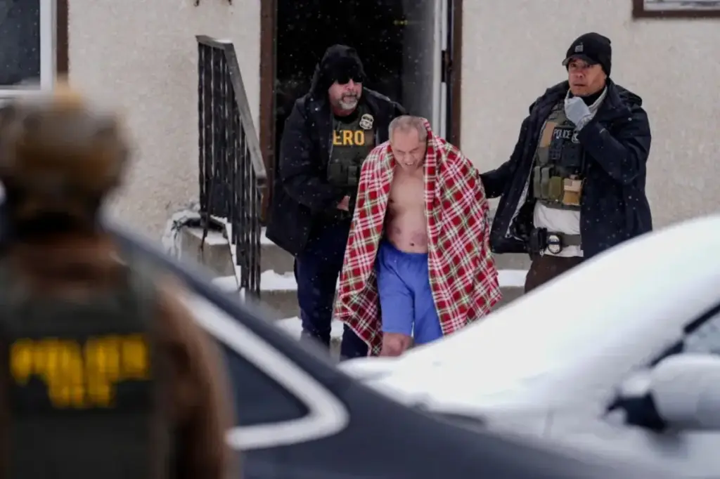 ICE arrests American citizen in underwear in Minnesota