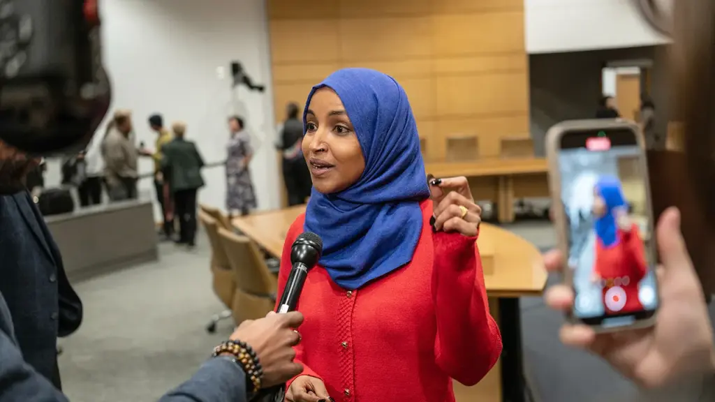 Ilhan Omar expresses strong criticism of the United States during a speech at a Democratic meeting